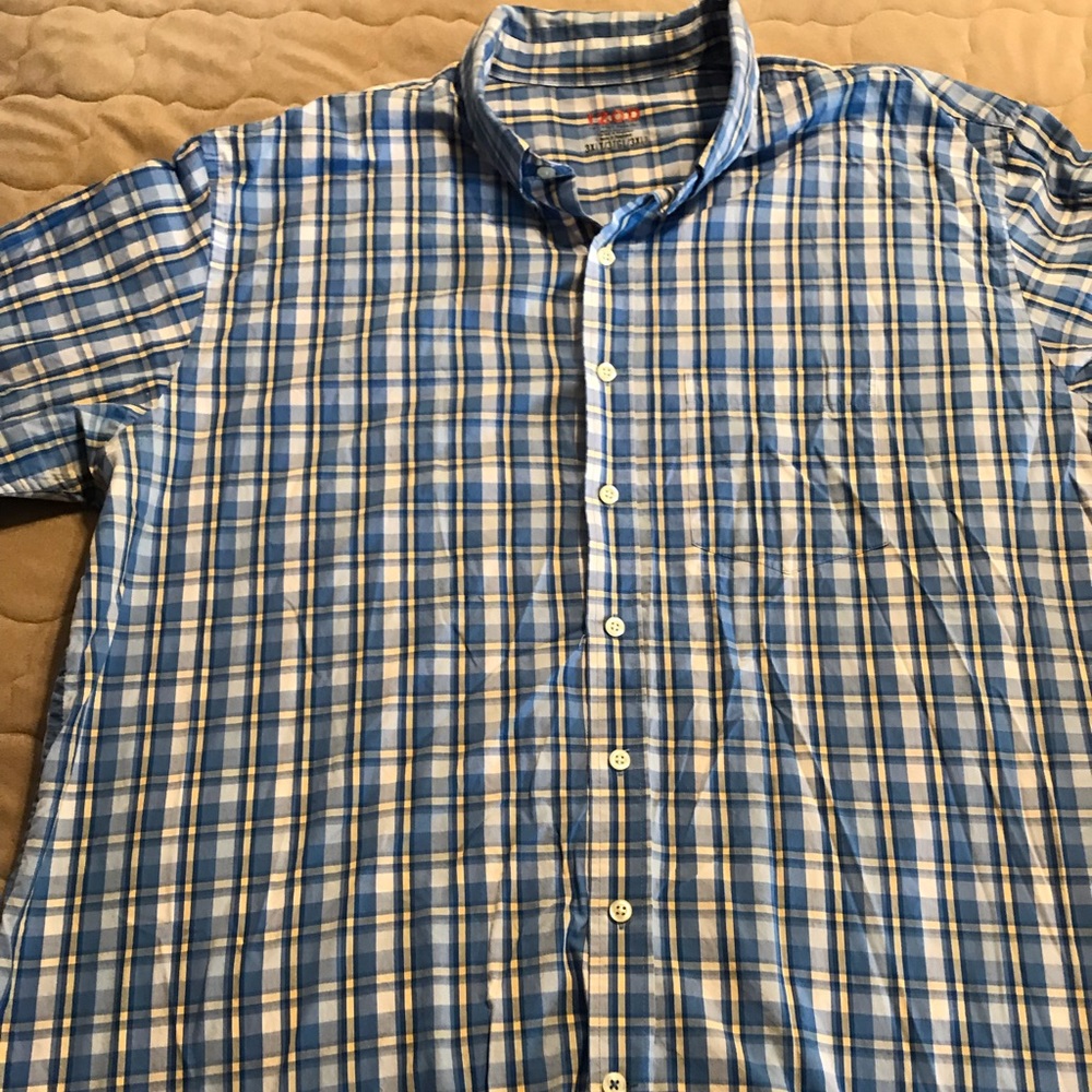 Men’s Izod button down short sleeve shirt